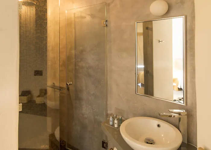 Avaton And (adults Only) Имеровигли